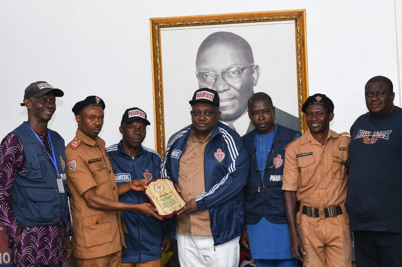 Mobile Paramedics Initiatives of Nigeria Presents Award of Patronage to UNIZIK Vice-Chancellor