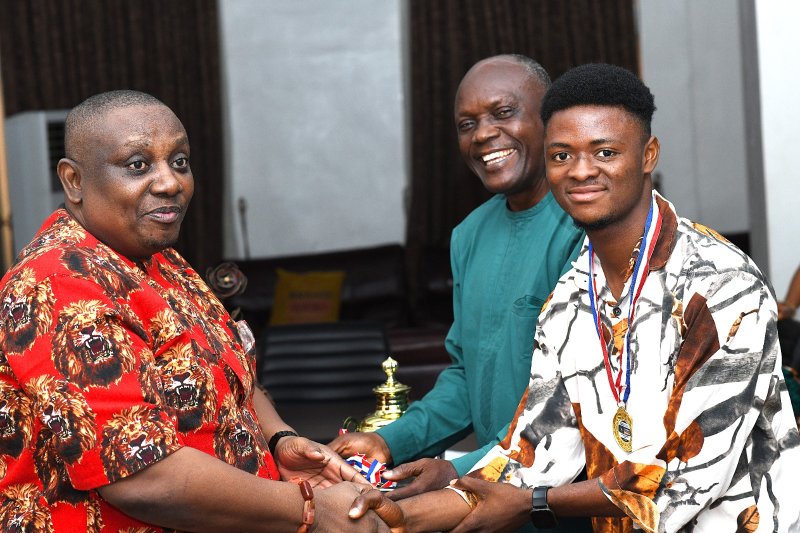 UNIZIK DEBATE CLUB WINS NATIONAL CHAMPIONSHIP, VC REWARDS TEAM WITH ₦1 MILLION